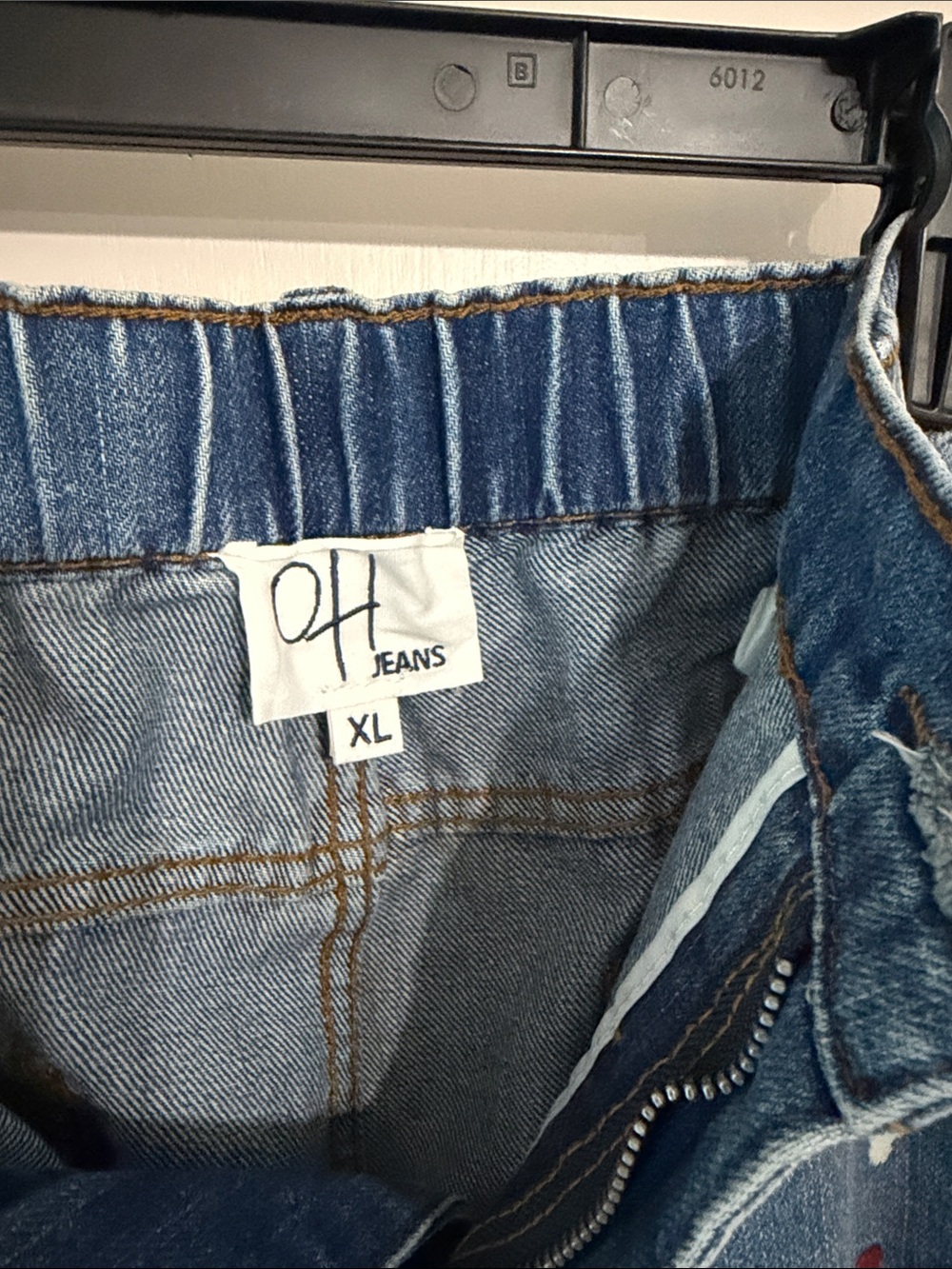 Embroidered Blue Denim Wide-Leg Jeans with Floral Appliqué - Picture 2 of 6